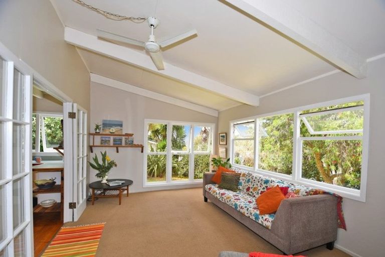 Photo of property in 38 Hauraki Road, Leigh, Warkworth, 0985