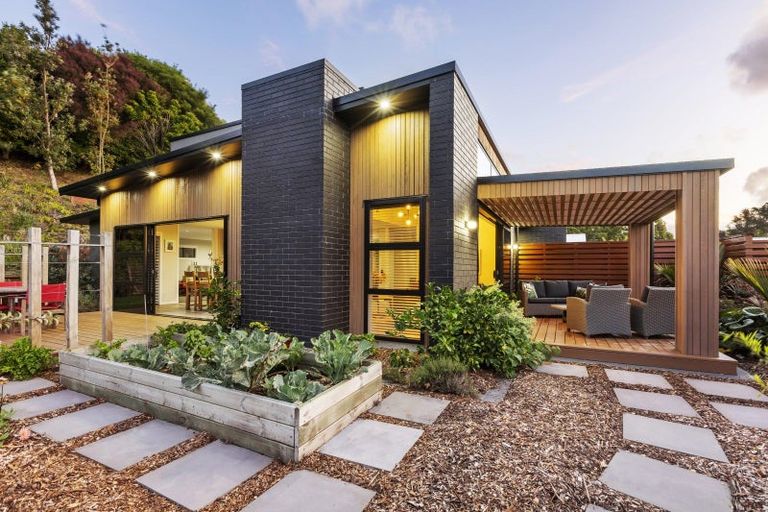 Photo of property in 3 Okoare Lane, Ferndale, New Plymouth, 4310