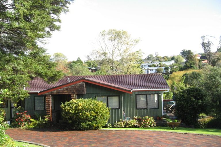 Photo of property in 76 Cheriton Road, Mellons Bay, Auckland, 2014