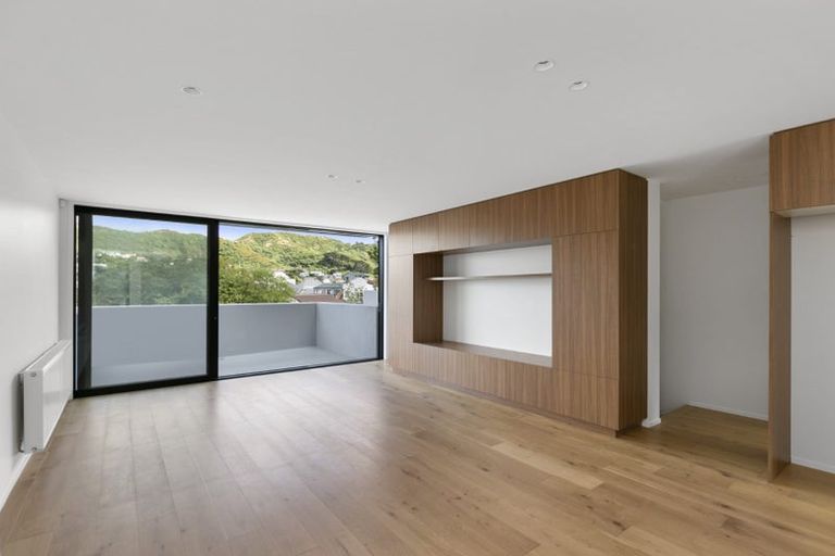 Photo of property in 83 Melbourne Road, Island Bay, Wellington, 6023