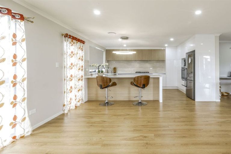 Photo of property in 32 Cooladawson Drive, Flat Bush, Auckland, 2019