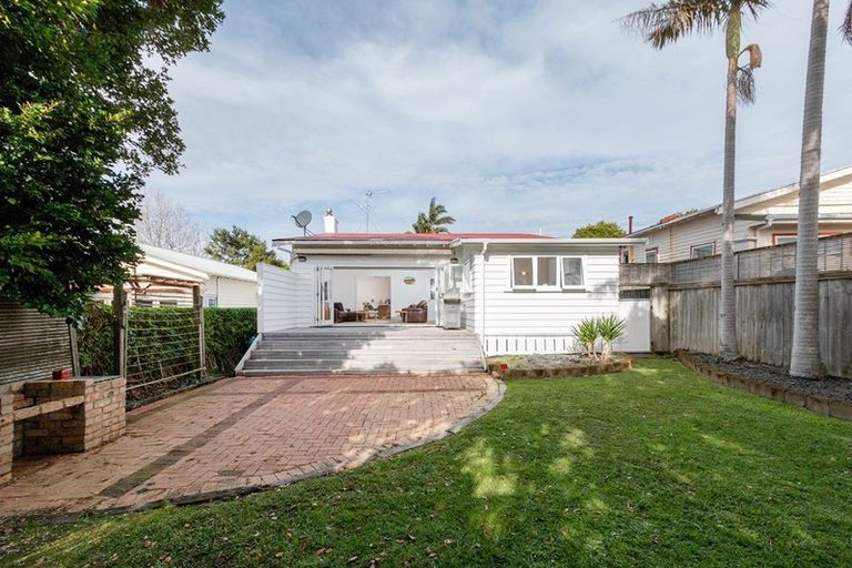 Photo of property in 32 Cumberland Avenue, Westmere, Auckland, 1022