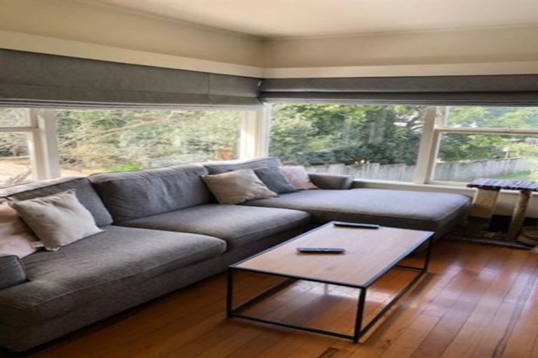 Photo of property in 1/23 Evelyn Place, Hillcrest, Auckland, 0627