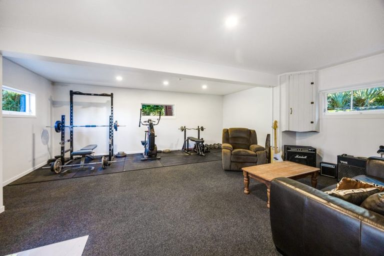 Photo of property in 34 Rauhuia Crescent, Parau, Auckland, 0604
