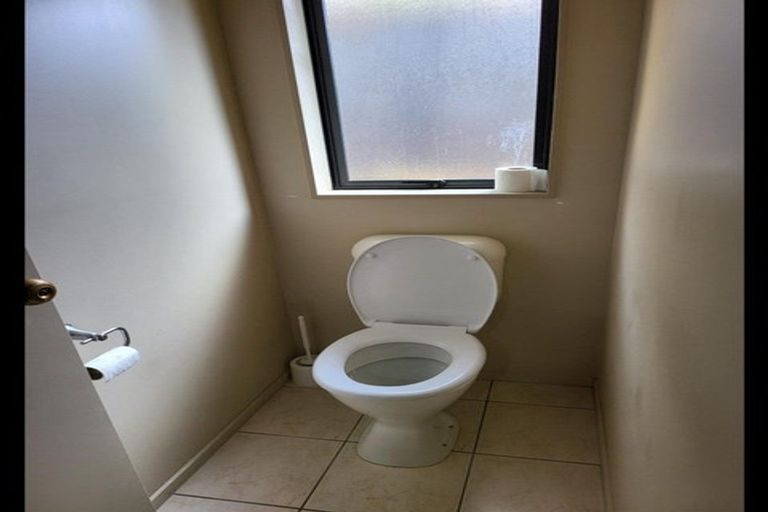 Photo of property in 30 Zefiro Drive, Massey, Auckland, 0614