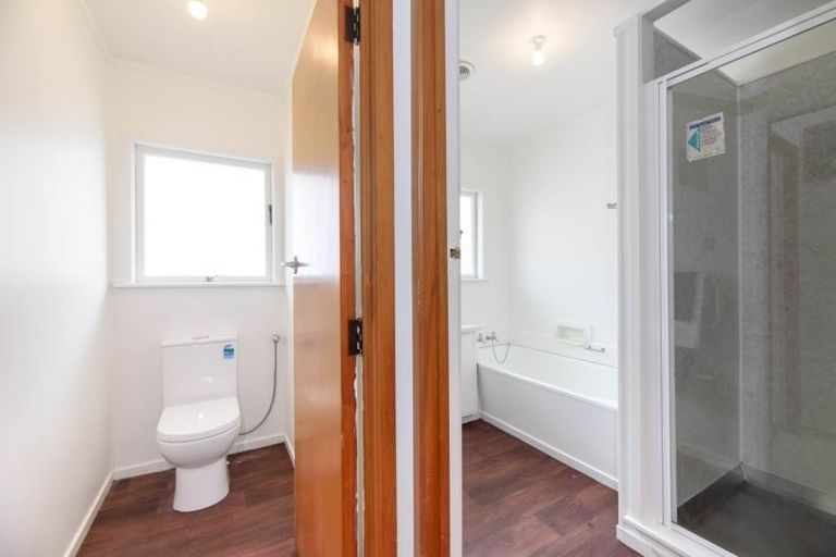 Photo of property in 2/120 Titirangi Road, New Lynn, Auckland, 0600