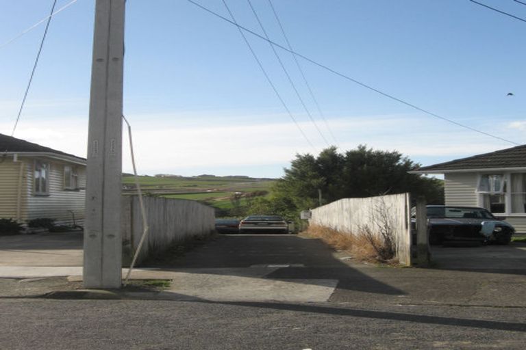 Photo of property in 18a-d Somerset Place, Cannons Creek, Porirua, 5024