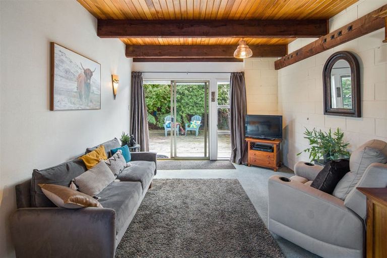 Photo of property in 1/20 Frankmoore Avenue, Johnsonville, Wellington, 6037