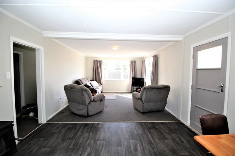 Photo of property in 12 Ross Street, Woodville, 4920