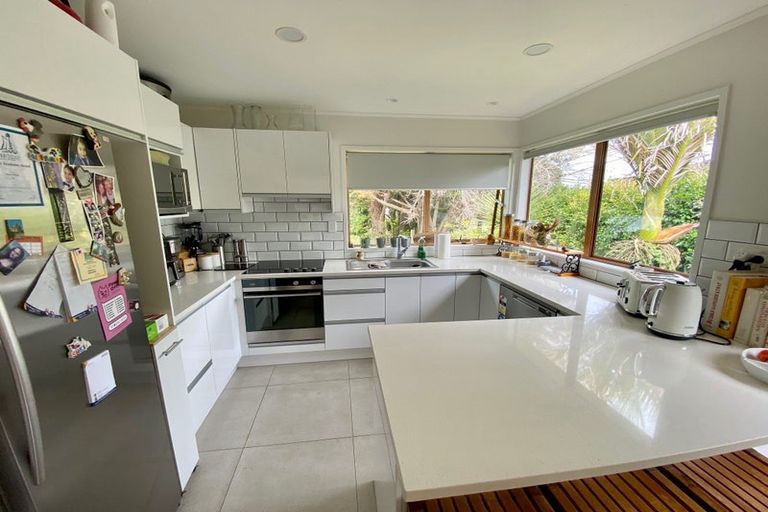 Photo of property in 34 Kelman Road, Kelston, Auckland, 0602