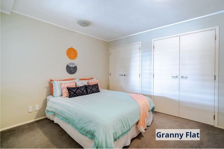 Photo of property in 19 Chivalry Road, Glenfield, Auckland, 0629