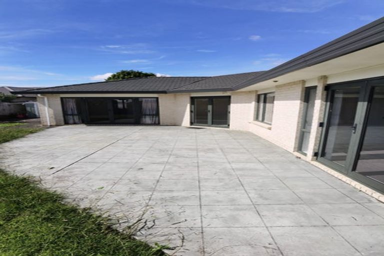 Photo of property in 22 Maghera Drive, East Tamaki Heights, Auckland, 2016