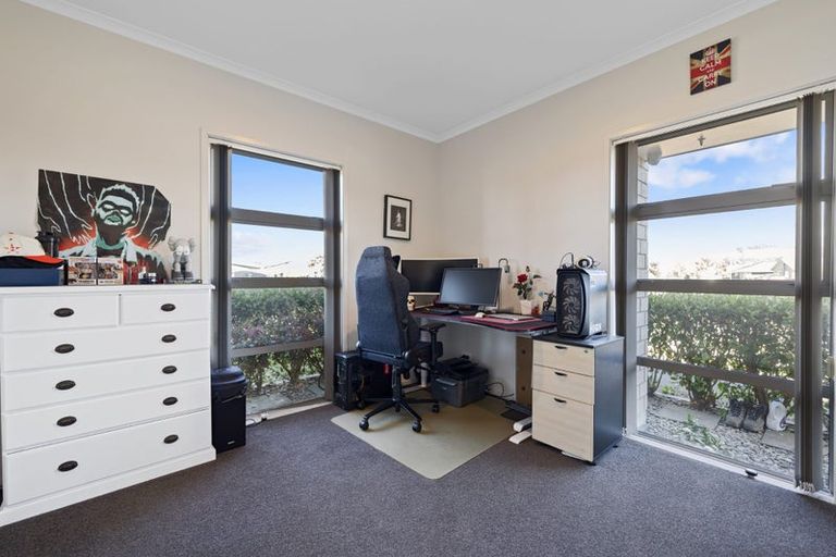 Photo of property in 32 Rainey Crescent, Papamoa Beach, Papamoa, 3118