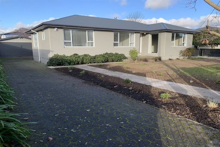 Photo of property in 39 Middlepark Road, Sockburn, Christchurch, 8042
