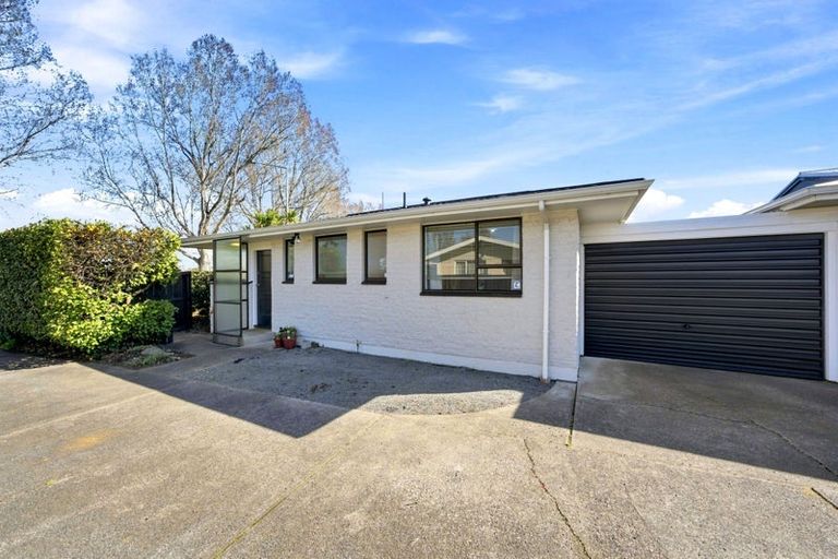Photo of property in 1/126 Lake Terrace Road, Burwood, Christchurch, 8061