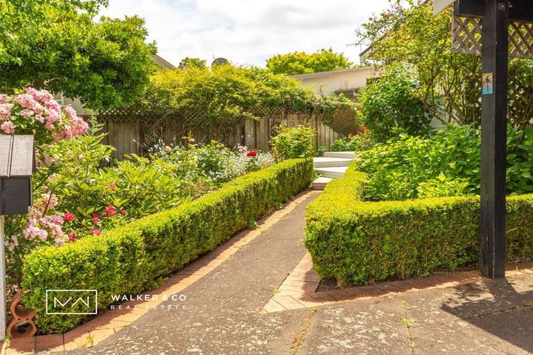 Photo of property in 1 Bathurst Street, Silverstream, Upper Hutt, 5019