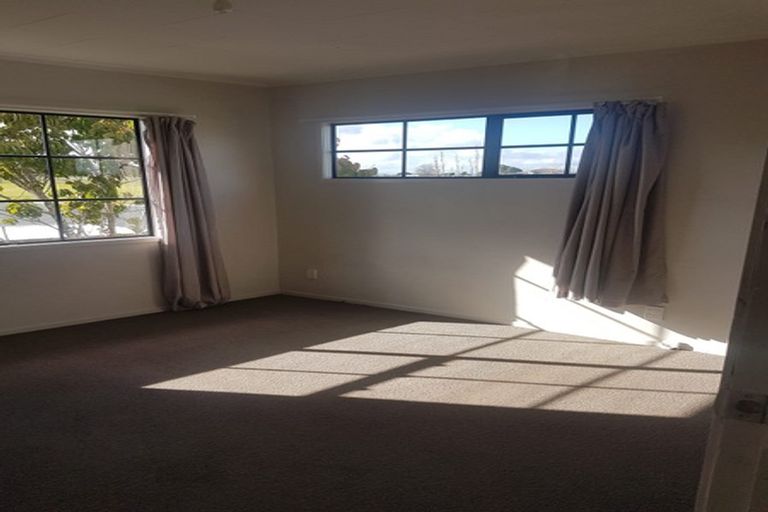 Photo of property in 14 Southview Place, Wattle Downs, Auckland, 2102