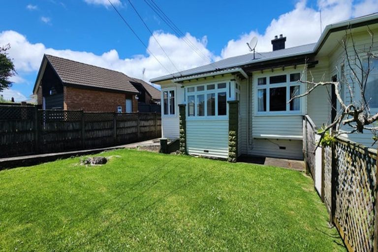 Photo of property in 49 Tawa Road, One Tree Hill, Auckland, 1061