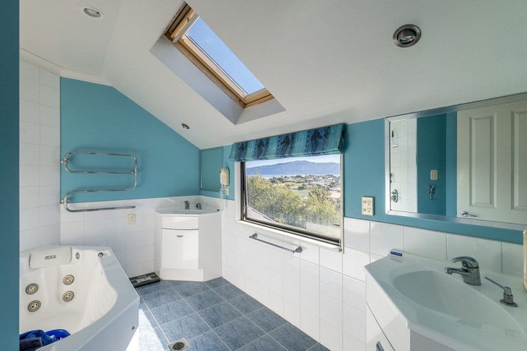 Photo of property in 7 Sunset Terrace, Waikanae Beach, Waikanae, 5036