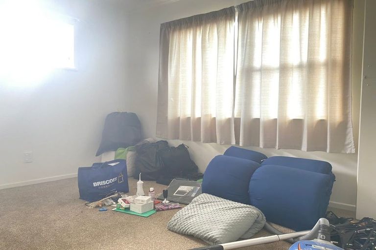 Photo of property in 14 Taupo Street, Green Bay, Auckland, 0604