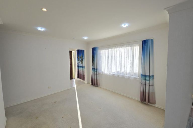 Photo of property in 8 Lissleton Drive, East Tamaki, Auckland, 2013