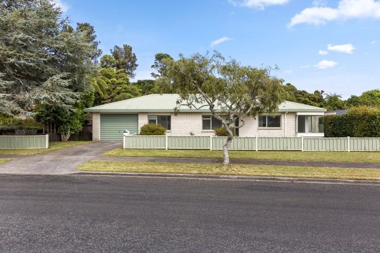 Photo of property in 16 Hickford Place, Okato, 4335