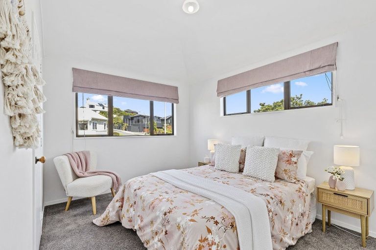 Photo of property in 72 Beacon Hill Road, Strathmore Park, Wellington, 6022