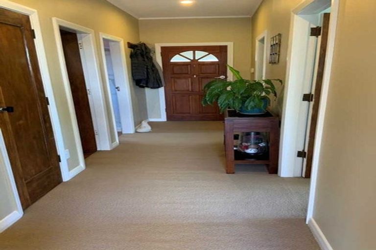 Photo of property in 2/10 Neil Avenue, Te Atatu Peninsula, Auckland, 0610