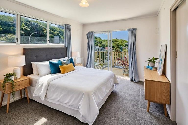 Photo of property in 17 Rembrandt Avenue, Tawa, Wellington, 5028