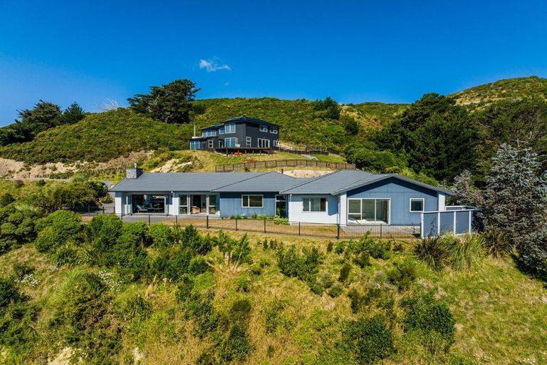 Photo of property in 2 Hauroko Glen, Aotea, Porirua, 5024