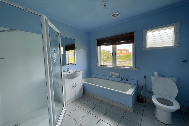 Photo of property in 65 Ocean View Road, Hillcrest, Auckland, 0627