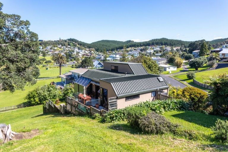 Photo of property in 118 Bambury Place, Onemana, Whangamata, 3691