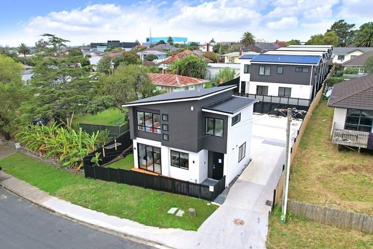 Photo of property in 4/29 Tudor Road, Henderson, Auckland, 0610