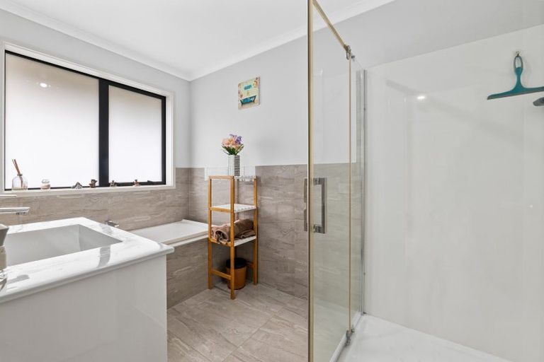 Photo of property in 11 Frederick Place, Whalers Gate, New Plymouth, 4310