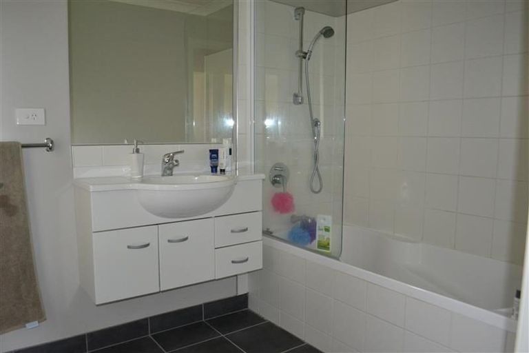 Photo of property in 12 Newbury Place, Schnapper Rock, Auckland, 0632