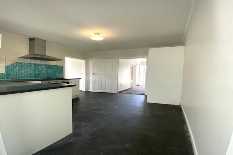 Photo of property in 4 Queen Mary Avenue, New Lynn, Auckland, 0600