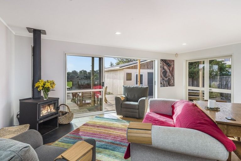 Photo of property in 11 Rodney Avenue, Te Horo Beach, Otaki, 5581