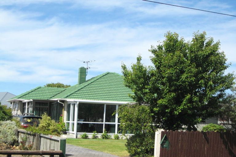 Photo of property in 1/50 Vancouver Crescent, Wainoni, Christchurch, 8061