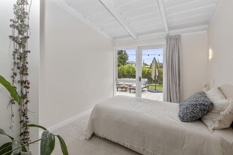 Photo of property in 64 Tiroroa Avenue, Te Atatu South, Auckland, 0610