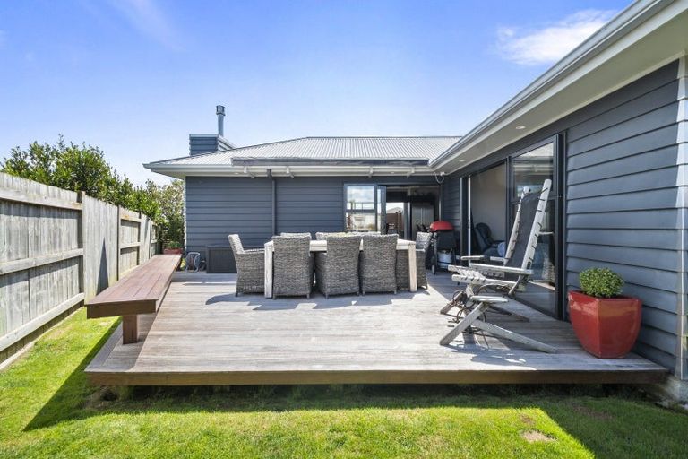 Photo of property in 9 Saint Heliers Grove, Fitzherbert, Palmerston North, 4410