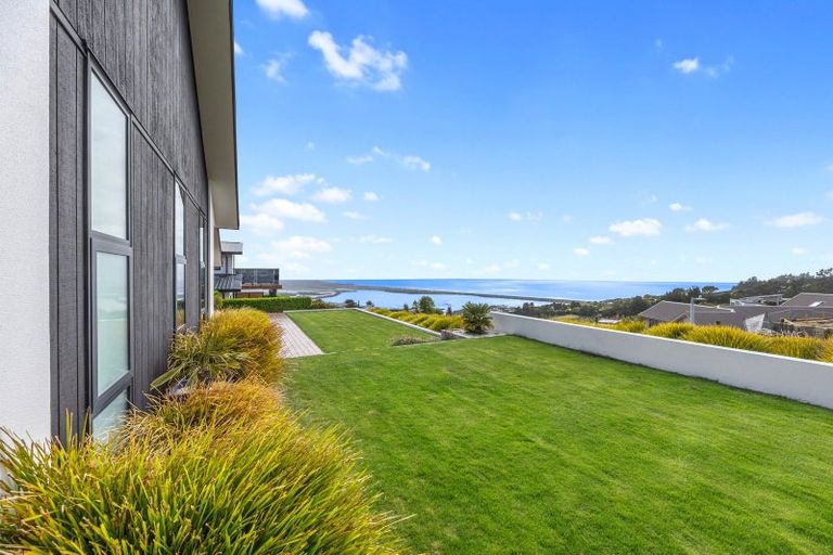 Photo of property in 8 Parkridge Place, Mount Pleasant, Christchurch, 8081