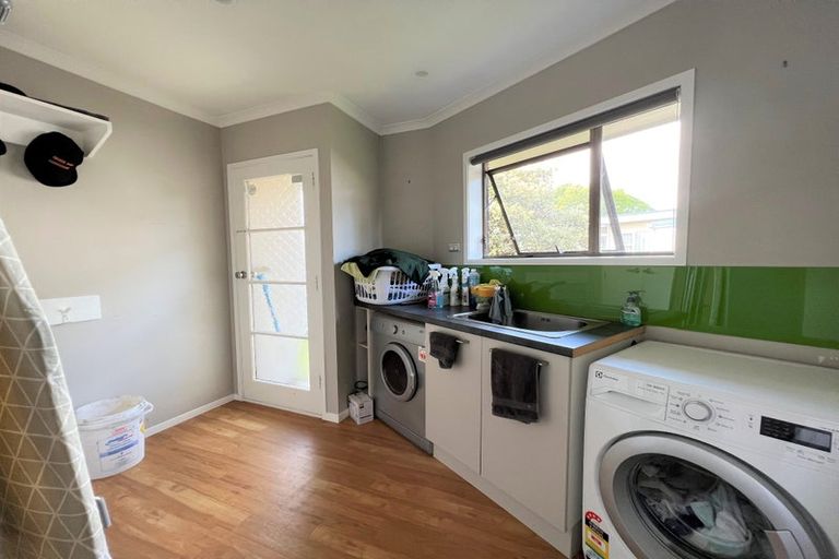 Photo of property in 10 Rene Place, Sunnyhills, Auckland, 2010