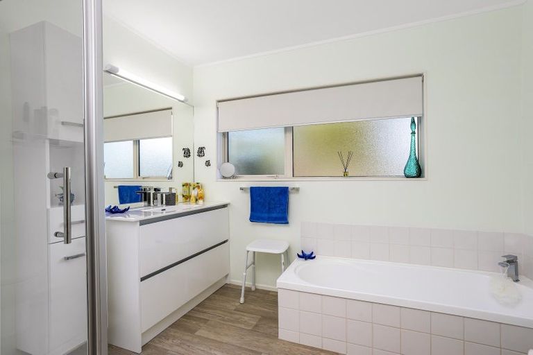 Photo of property in 69a Lakeside Drive, Orewa, 0931