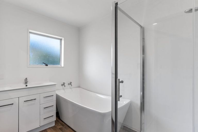 Photo of property in 4 Stoll Place, Clendon Park, Auckland, 2103