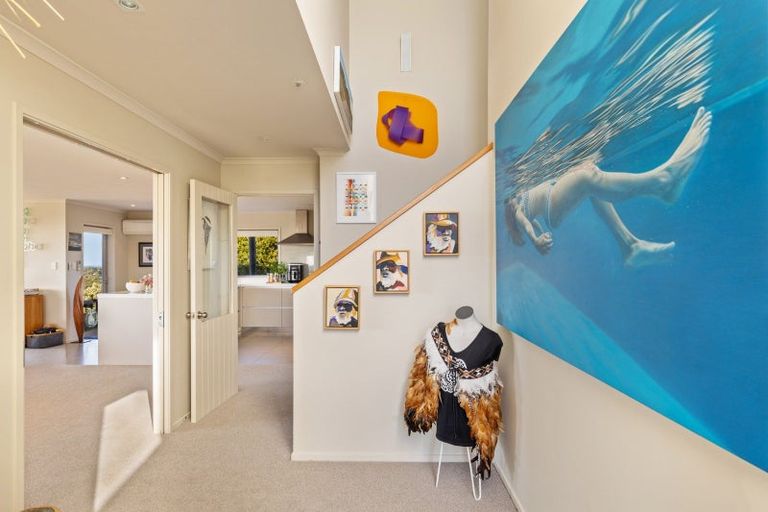 Photo of property in 33 Veale Road, Frankleigh Park, New Plymouth, 4371