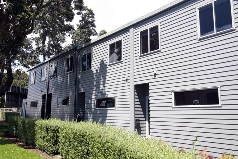 Photo of property in The Strand, 3/16 Ronald Street, Strandon, New Plymouth, 4312