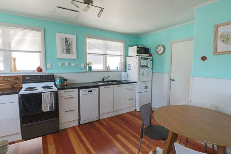 Photo of property in 7 Hulke Street, Foxton, 4814