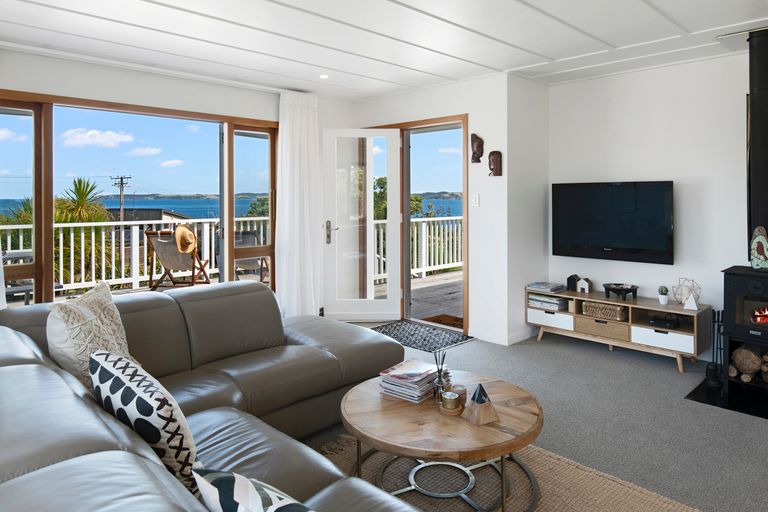 Photo of property in 4 Penguin Street, Leigh, 0985