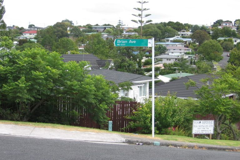 Photo of property in 1/1 Brian Avenue, Forrest Hill, Auckland, 0620