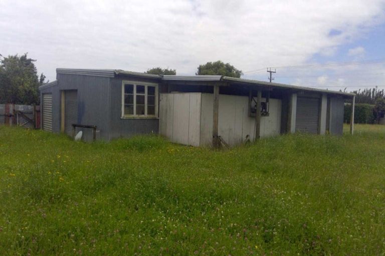 Photo of property in 18 Arthur Road, Paraite, New Plymouth, 4373